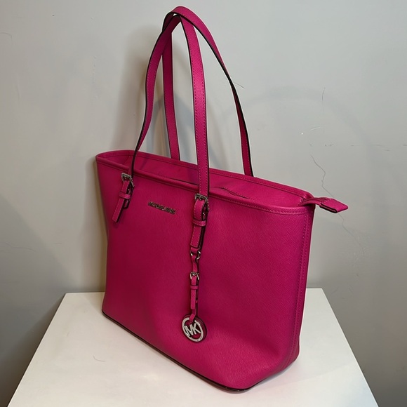 Michael Kors Large Jet Set Leather Travel Tote - Fuschia - Picture 2 of 6